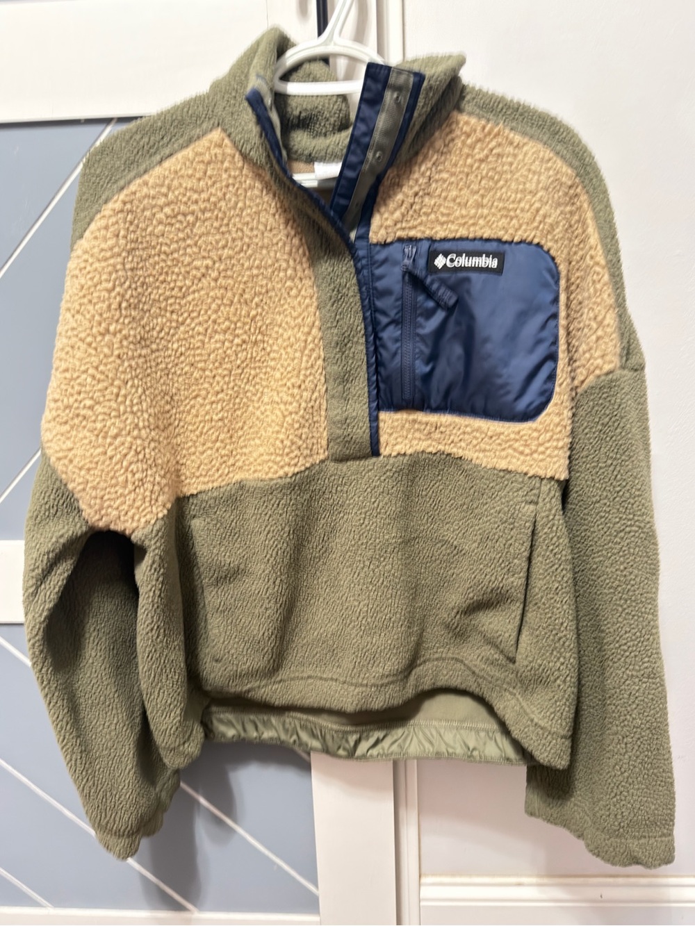 Columbia Olive Green & Tan Sherpa Pullover with Navy Pocket